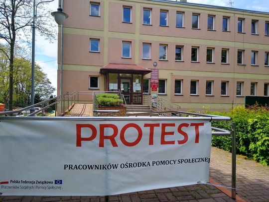 PROTEST W OŚRODKU POMOCY SPOŁECZNEJ WE WŁODOWICACH