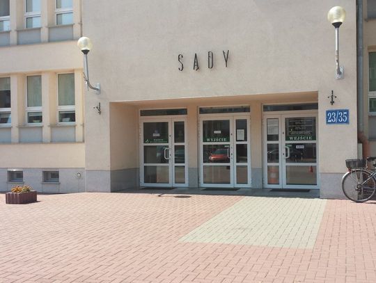 SKAZANY ZA  ATAK NA LEKARKĘ W SZPITALU. 8 MIESIĘCY WIĘZIENIA, ZAKAZ ZBLIŻANIA SIĘ DO KOBIETY NA ODLEGŁOŚĆ MNIEJSZĄ NIŻ 100 METRÓW