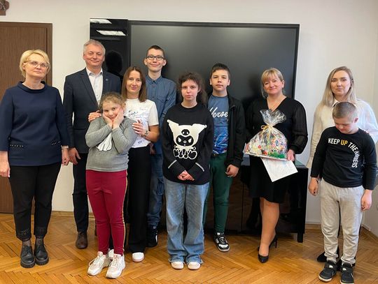 Uczniowie odwiedzili urząd z okazji Dnia Autyzmu
