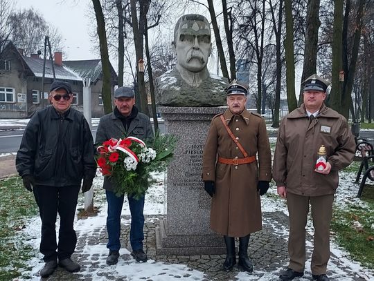 W ZAWIERCIU ODDANO HOŁD MARSZAŁKOWI PIŁSUDSKIEMU W 154. ROCZNICĘ JEGO URODZIN