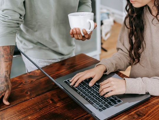 Własny biznes online – jak zacząć i jakie są perspektywy finansowe w 2025 roku?
