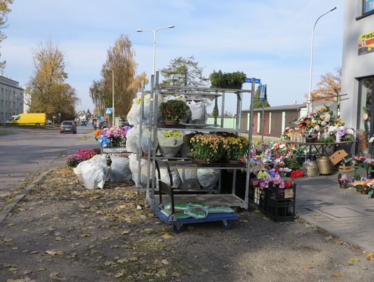 Zajmują miejsca parkingowe. Utrudniają widoczność