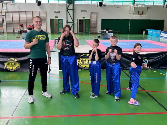 ZAWODNICY KICK BOXING MAŁPKA ZAWIERCIE W PIASECZNO OPEN