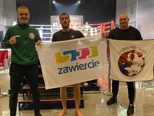 ZAWODNICY KICKBOXING MAŁKA ZAWIERCIE NA MISTRZOSTWACH POLSKI SENIORÓW PRO-AM LOW KICK