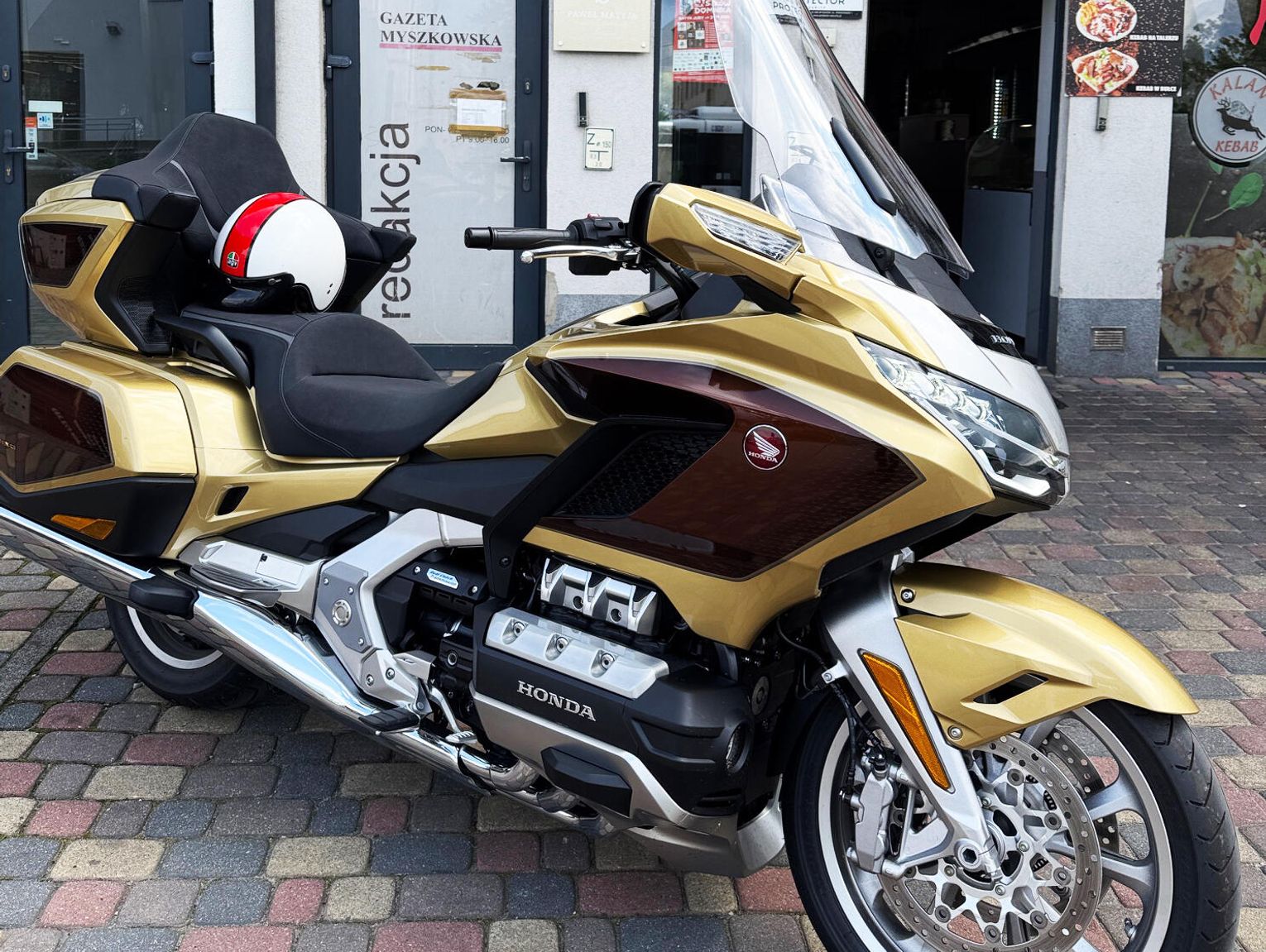 50 lat kultowej Hondy Gold Wing! Jubileuszowy złoty Gold Wing w naszej redakcji!