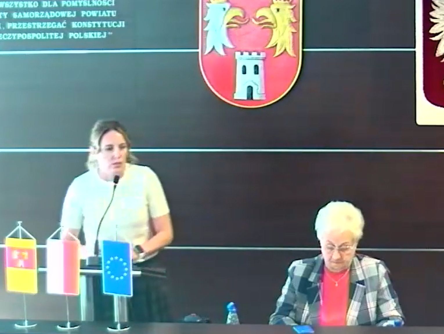 CZY KARINA PEROŃ JEST WICEDYREKTOREM? BIP SZKOŁY I GAZETKA SZKOLNA PODAJE, ŻE TAK. ALE DYREKTORKA LO ZAPRZECZA!