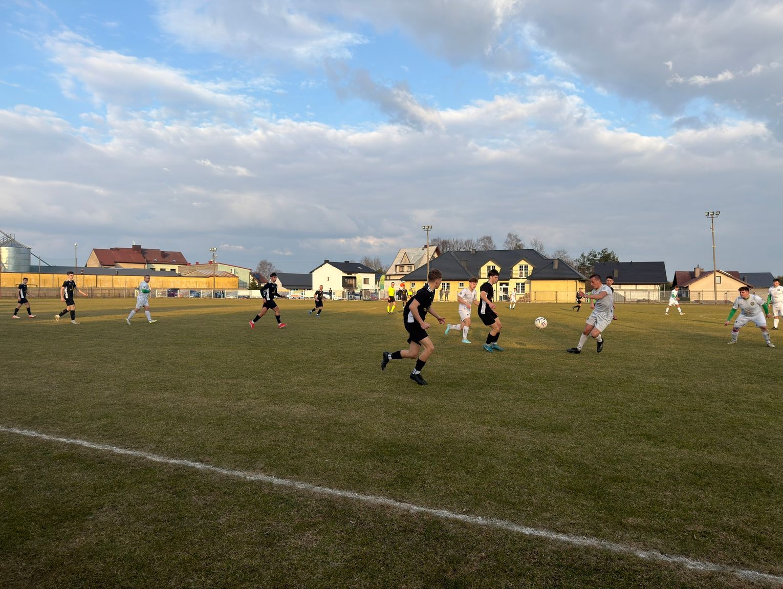 FORMA MYSZKOWA Z JESIENI POZOSTAŁA