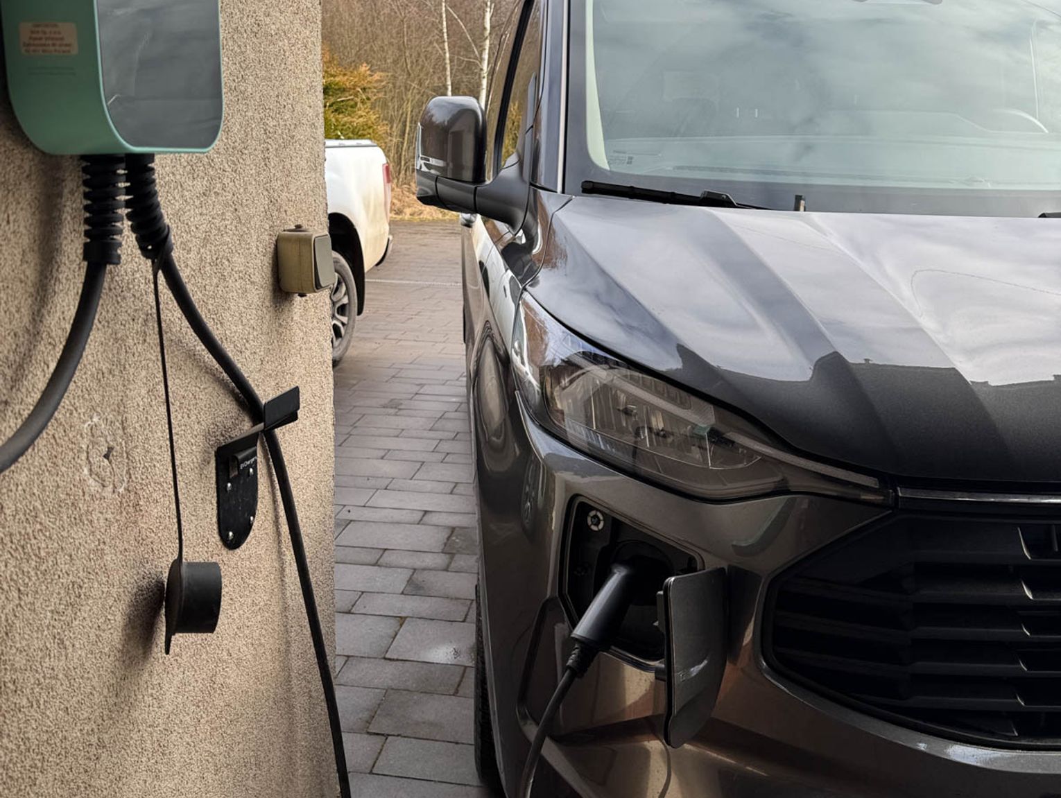 JEŹDZILIŚMY TRANSITEM CUSTOM. HYBRYDA PLUG-IN