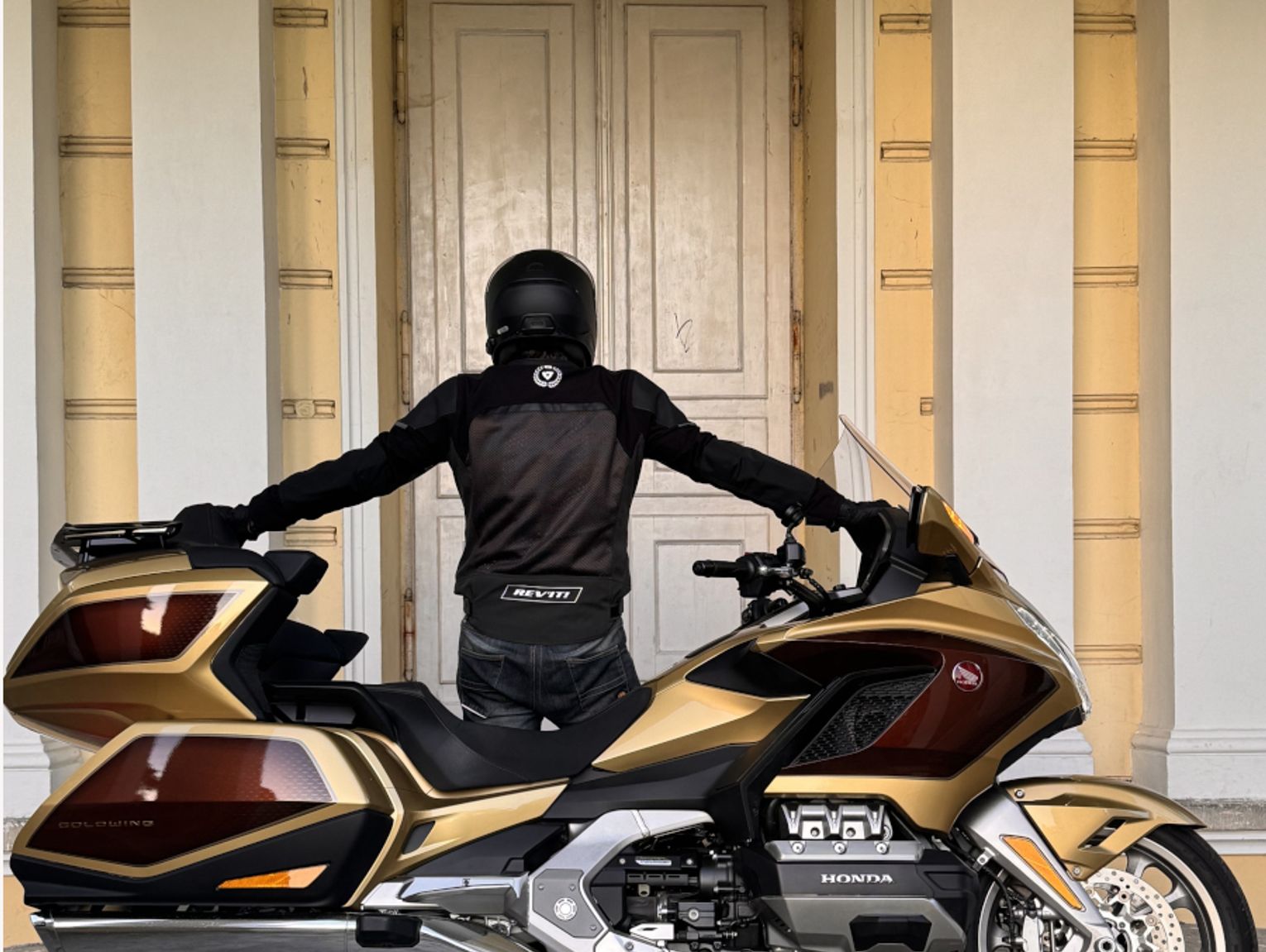 Kurtka motocyklowa na ekstremalne upały. Wybraliśmy REVI’T! OD RATKA MOTOCYKLE