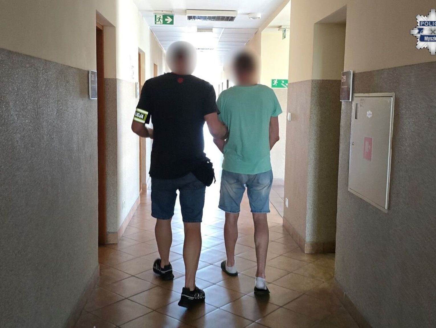 MYSZKÓW. KOMPLETNIE PIJANY 47-LATEK POBIŁ SĄSIADA W BLOKU