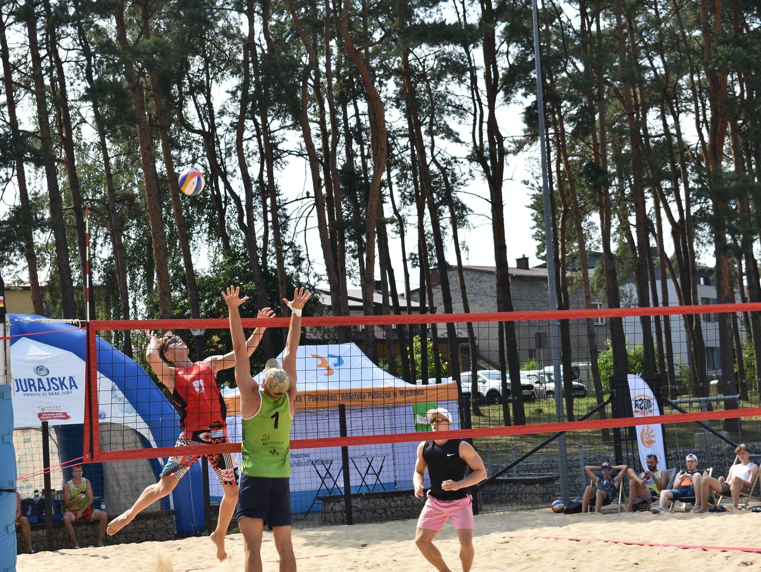 MYSZKÓW. NA DOTYKU JURY ROZEGRANO OSTATNI TURNIEJ X OTWARTYCH MISTRZOSTW ŚLĄSKA W SIATKÓWCE PLAŻOWEJ. ZDJĘCIA