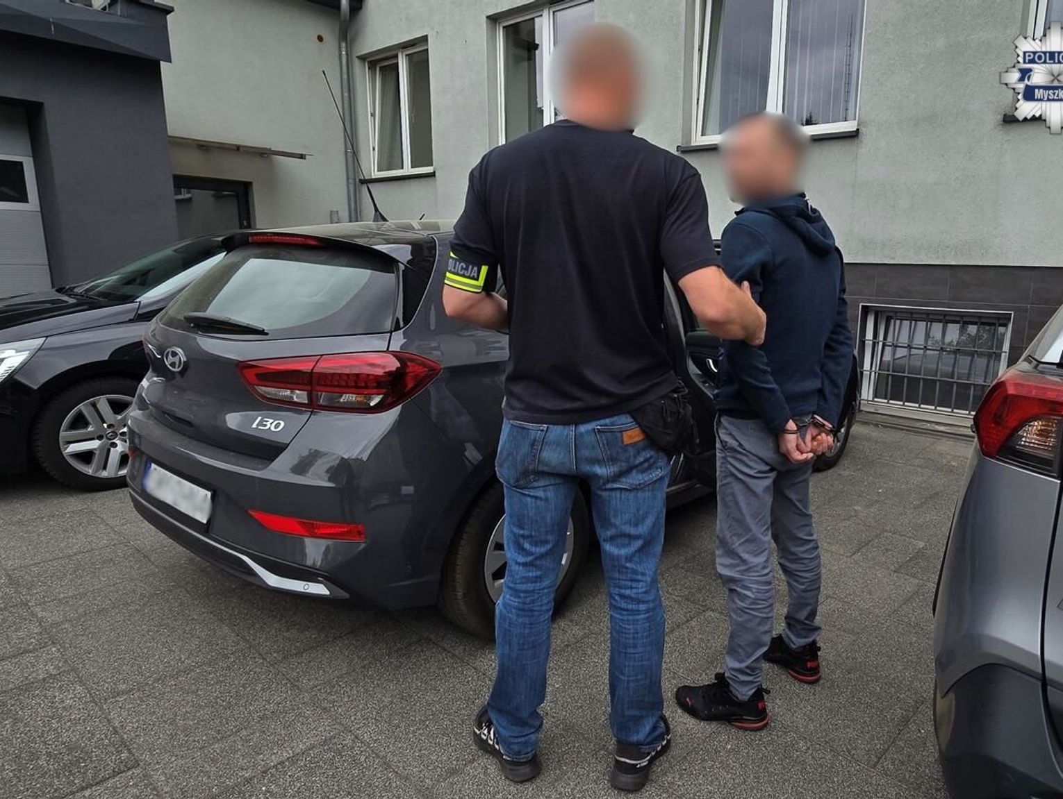 MYSZKÓW. PIJANY KIEROWCA (3,5 PROMILA ALKOHOLU W ORGANIZMIE) UCIEKAŁ PRZED POLICJĄ. MIAŁ JUŻ DOŻYWOTNI ZAKAZ PROWADZENIA POJAZDÓW ZA JAZDĘ PO PIJANEMU