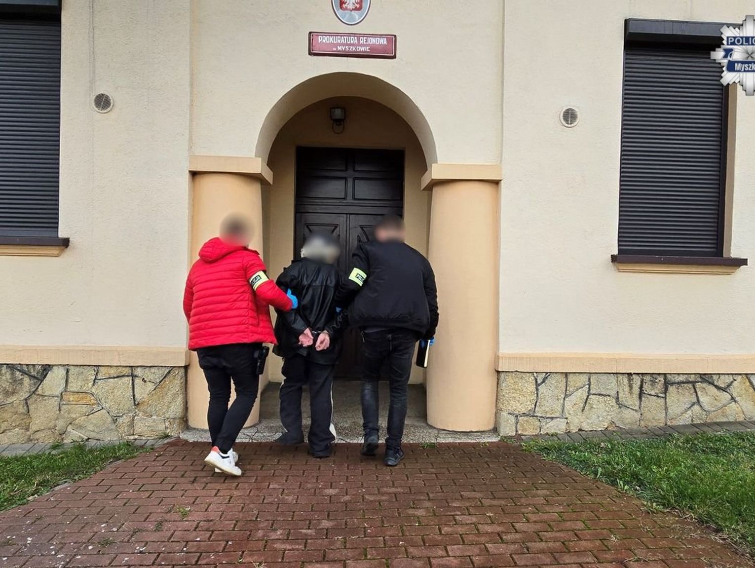 MYSZKÓW. PIJANY KIEROWCA CHCIAŁ DAĆ ŁAPÓWKĘ POLICJANTOM. JEGO AUTO MIAŁO FAŁSZYWE TABLICE REJESTYRACYJNE