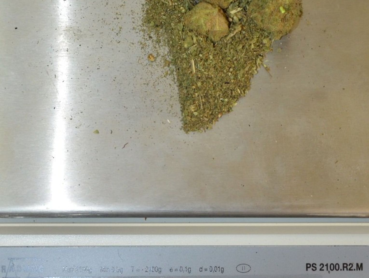 MYSZKÓW. PROWADZIŁ AUTO POD WPŁYWEM NARKOTYKÓW I MIAŁ PRZY SOBIE NARKOTYKI