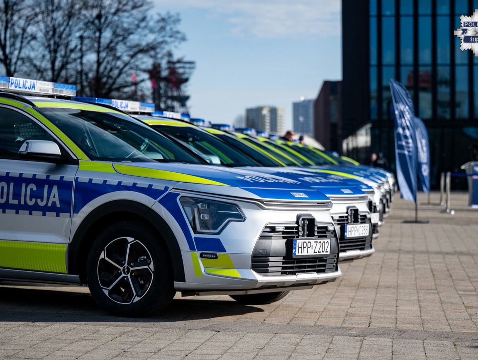 NOWY RADIOWÓZ DLA MYSZKOWSKICH POLICJANTÓW. ZDJĘCIA