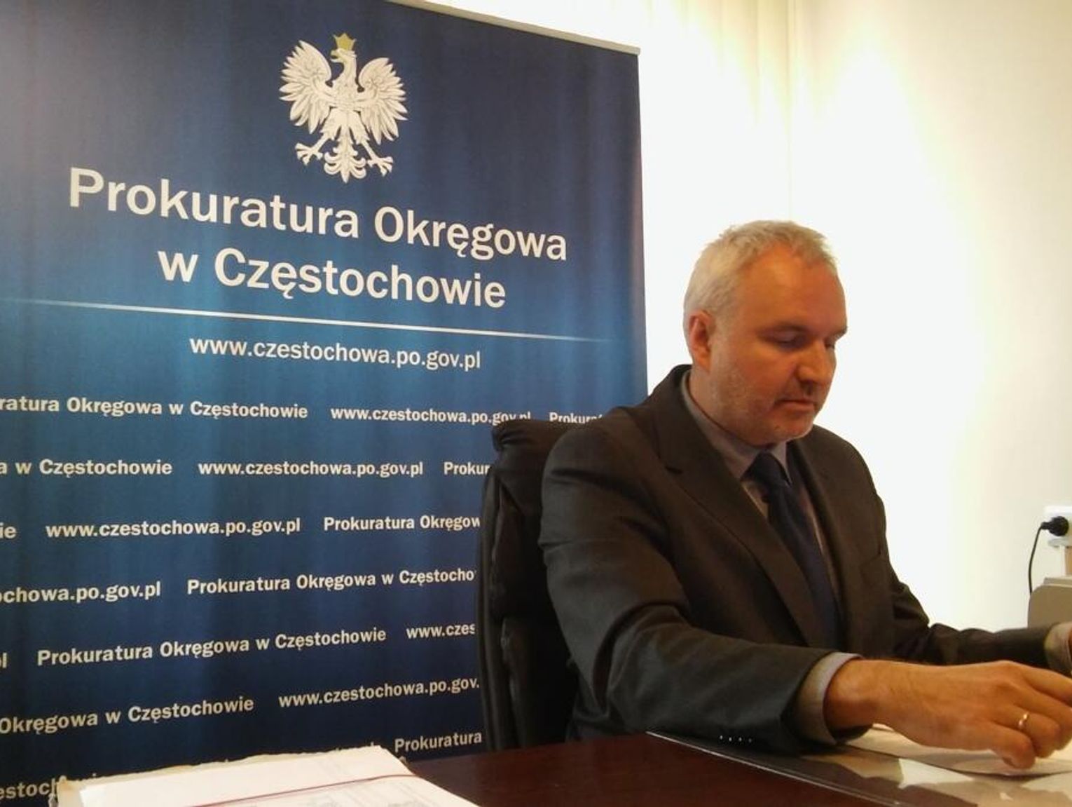ODPOWIEDZĄ PRZED SĄDEM ZA OSZUKANIE 75-LETNIEJ KOBIETY METODĄ NA LEKARZA. CHCIELI WYŁUDZIĆ 17 TYS. ZŁ. I 5500 EURO
