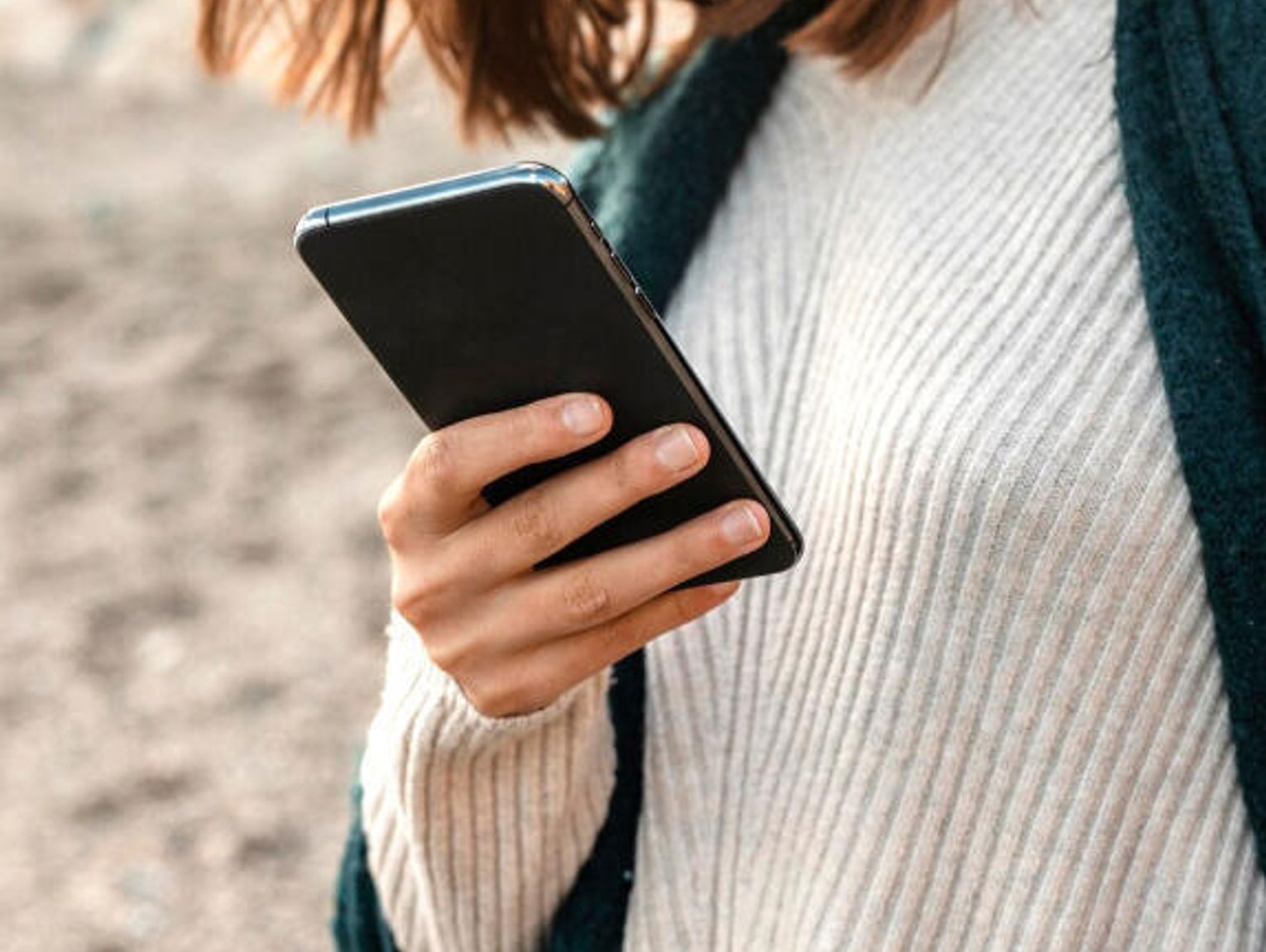 Polacy coraz chętniej sięgają po używane i odnowione telefony