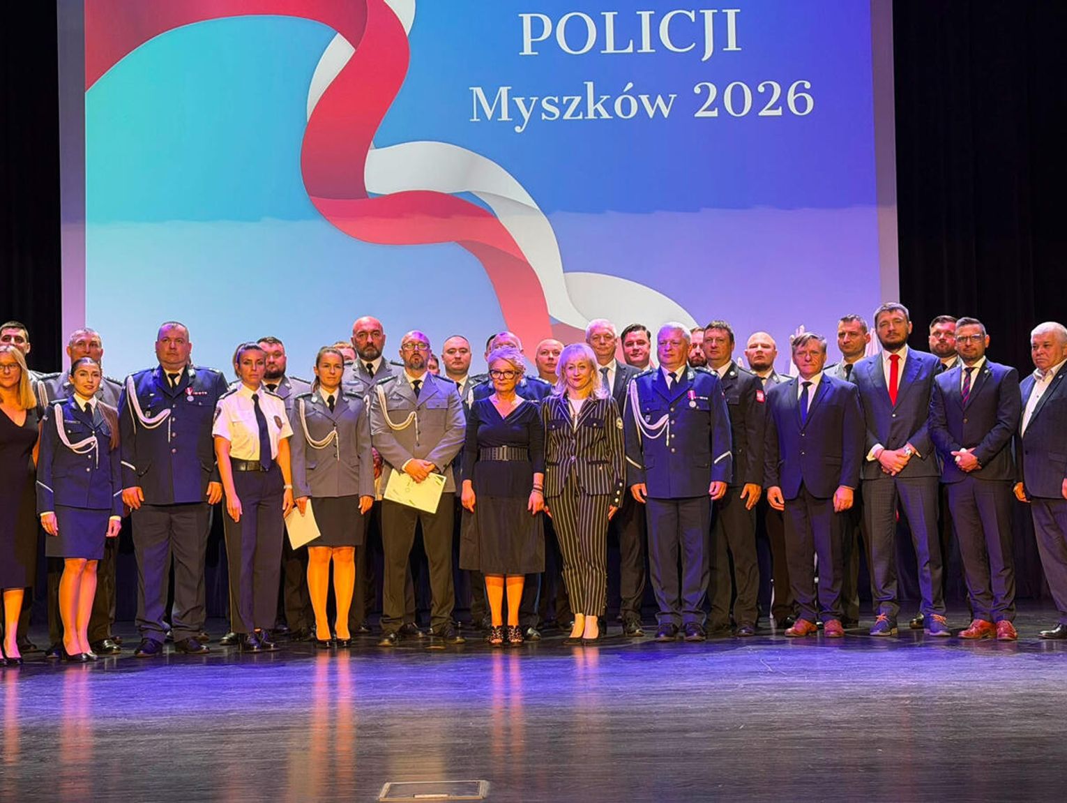 POLICJA TRADYCYJNIE ŚWIĘTUJE Z PODEJRZANYMI. TAK BYŁO W 2019R, TAK JEST TERAZ