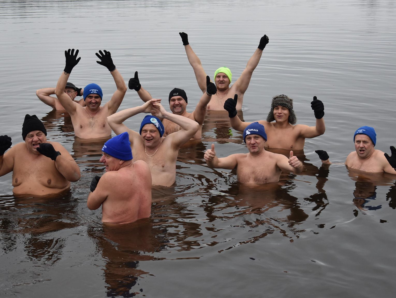 PRAWDZIWIE ZIMOWE MORSOWANIE MYSZKOWSKICH MORSÓW. NIEDZIELA 23 LISTOPADA . ZDJĘCIA