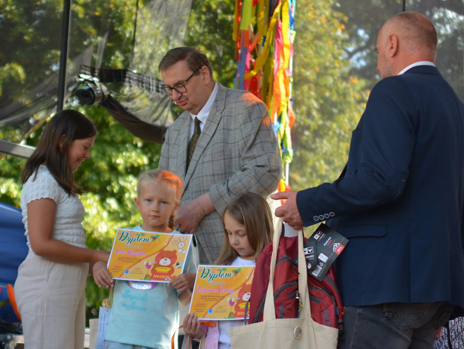 Pszczoły – od nich zależy tak wiele – nagrodzone prace