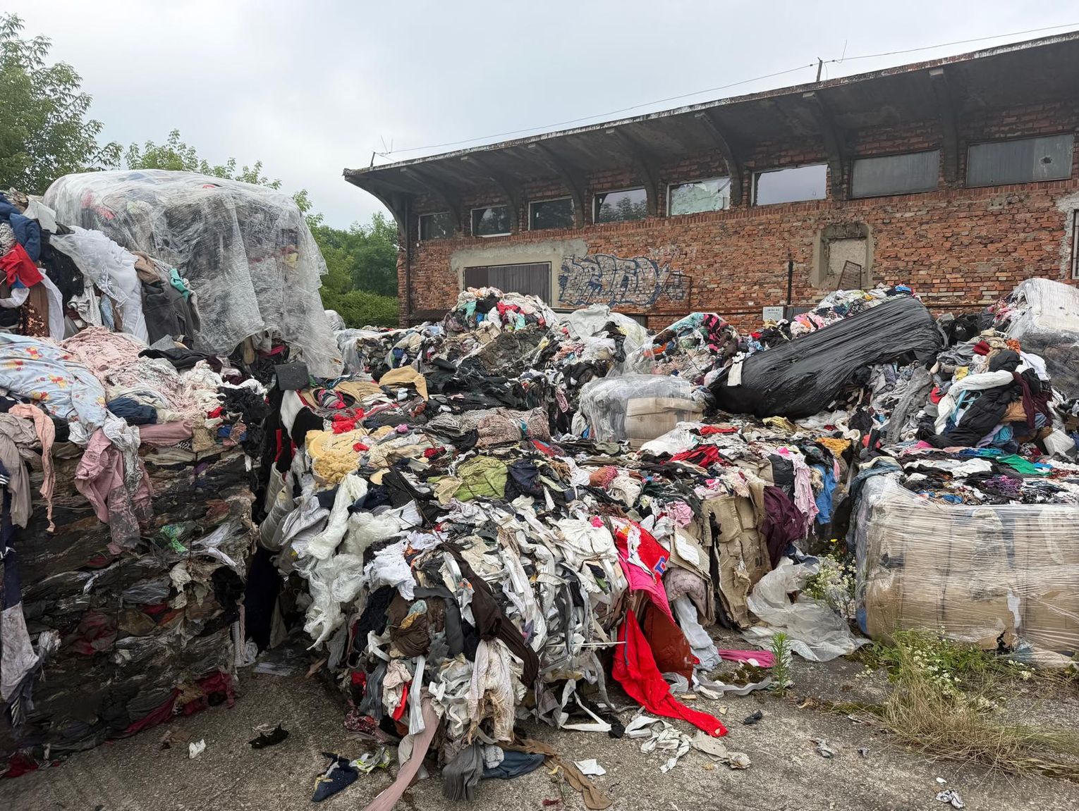 SĄD W CZĘSTOCHOWIE ZAKAZAŁ ZWOŻENIA ODPADÓW DO PORAJA. JADĄ DO SKARŻYSKA-KAMIENNIEJ?