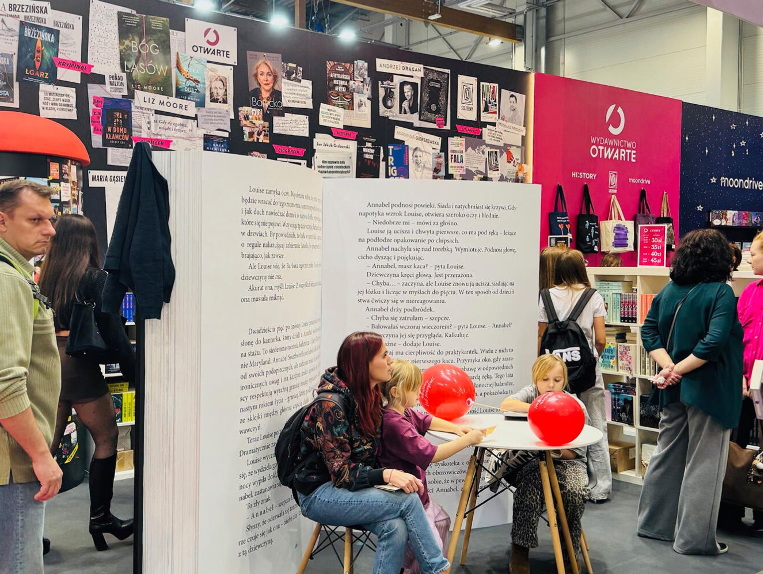 Tłumy na Międzynarodowych Targi książki w Krakowie