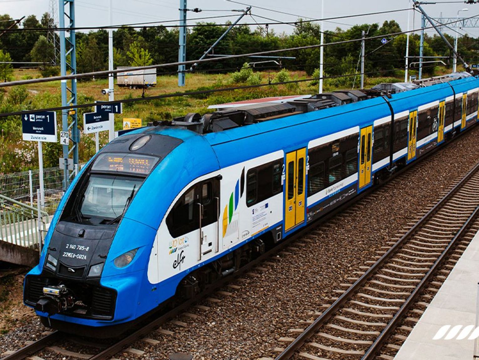 W FERIE UCZNIOWIE JEŻDŻĄ POCIĄGAMI KOLEI ŚLĄSKICH ZA ZŁOTÓWKĘ