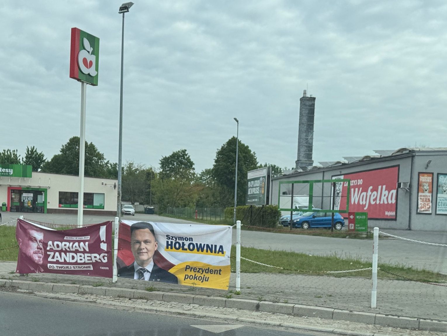 W NIEDZIELĘ WYBORY. BITWA O PAŃSTWO Z KARTONU?