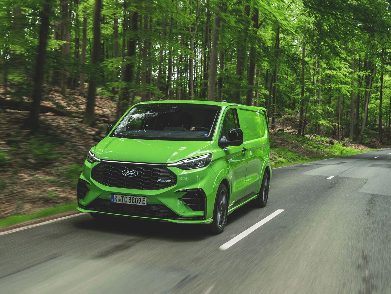 Więcej Forda w programie dopłat do elektryków. Dopłata choćby 70 tysięcy na E-Transit