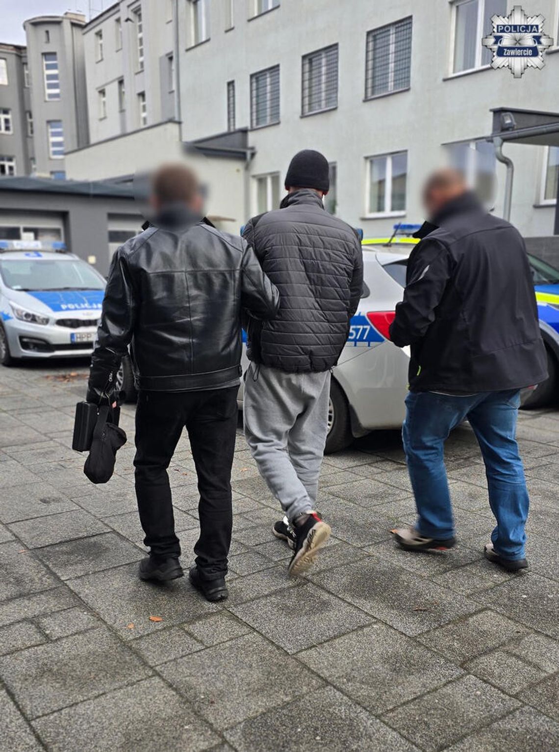 39-LATEK USŁYSZAŁ ZARZUT USIŁOWANIA ZABÓJSTWA TRZECH OSÓB. Próbował je rozjechać samochodem