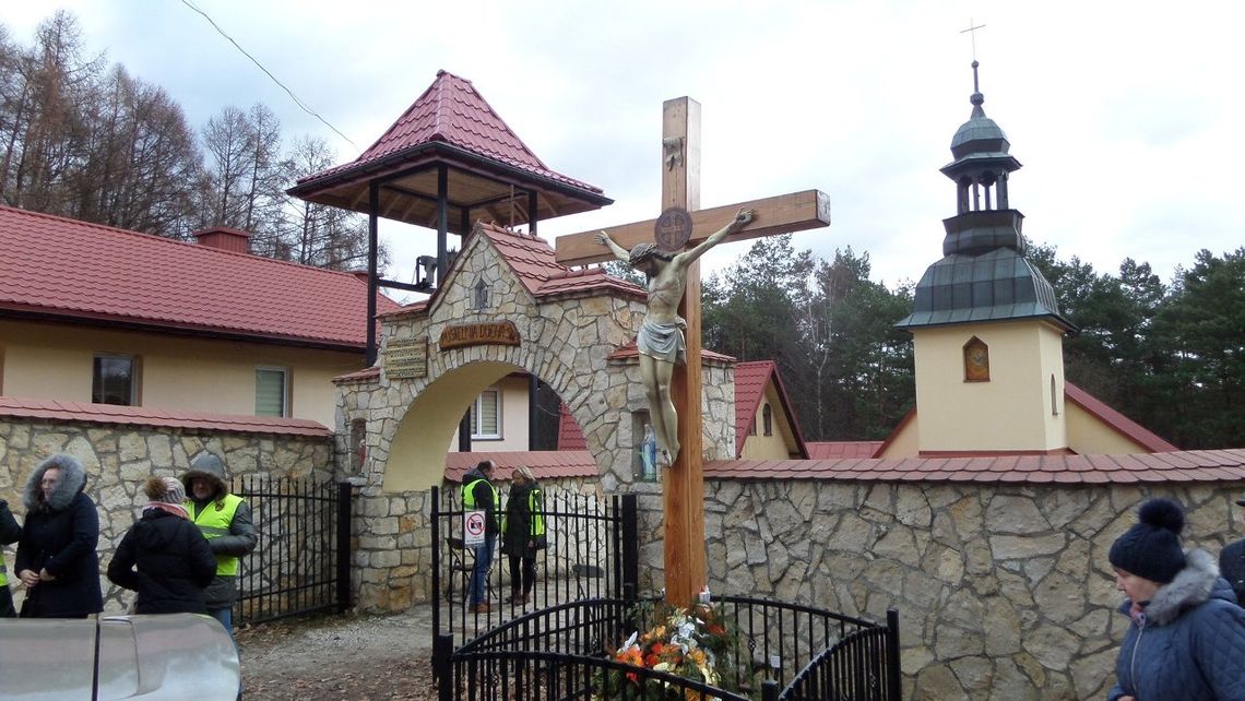 BISKUP SIEDLECKI STANOWCZO ODRADZA WIERNYM UCZESTNICTWO W SPOTKANIACH ZE SUSPENDOWANYM KS. GALUSEM ZE WSPÓLNOTY W CZATACHOWIE. KS. GALUS ODPOWIADA BISKUPOWI