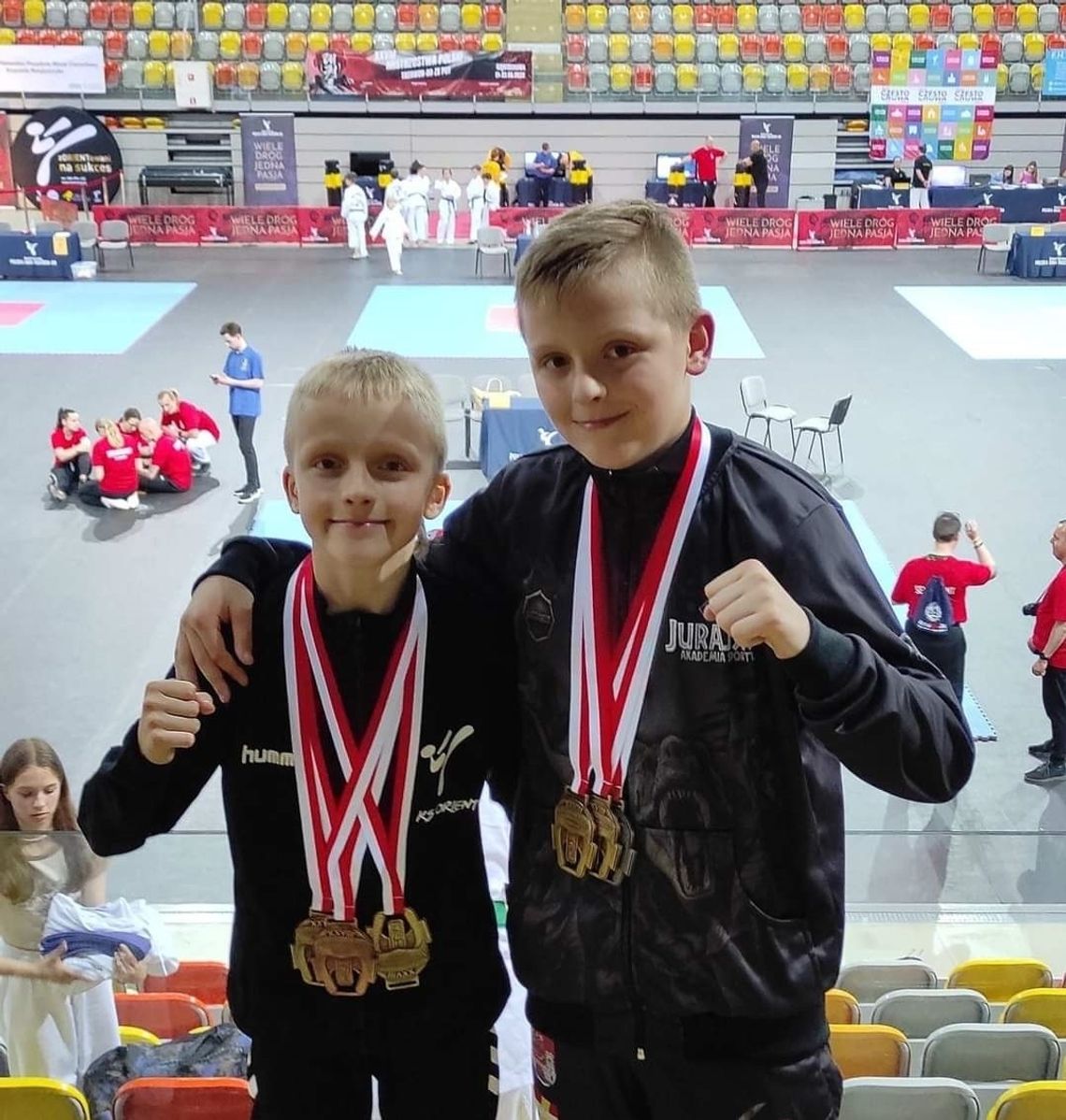 BRACIA GAJEK CHLUBĄ ZAWIERCIA W KICKBOXINGU I TAEKWONDO