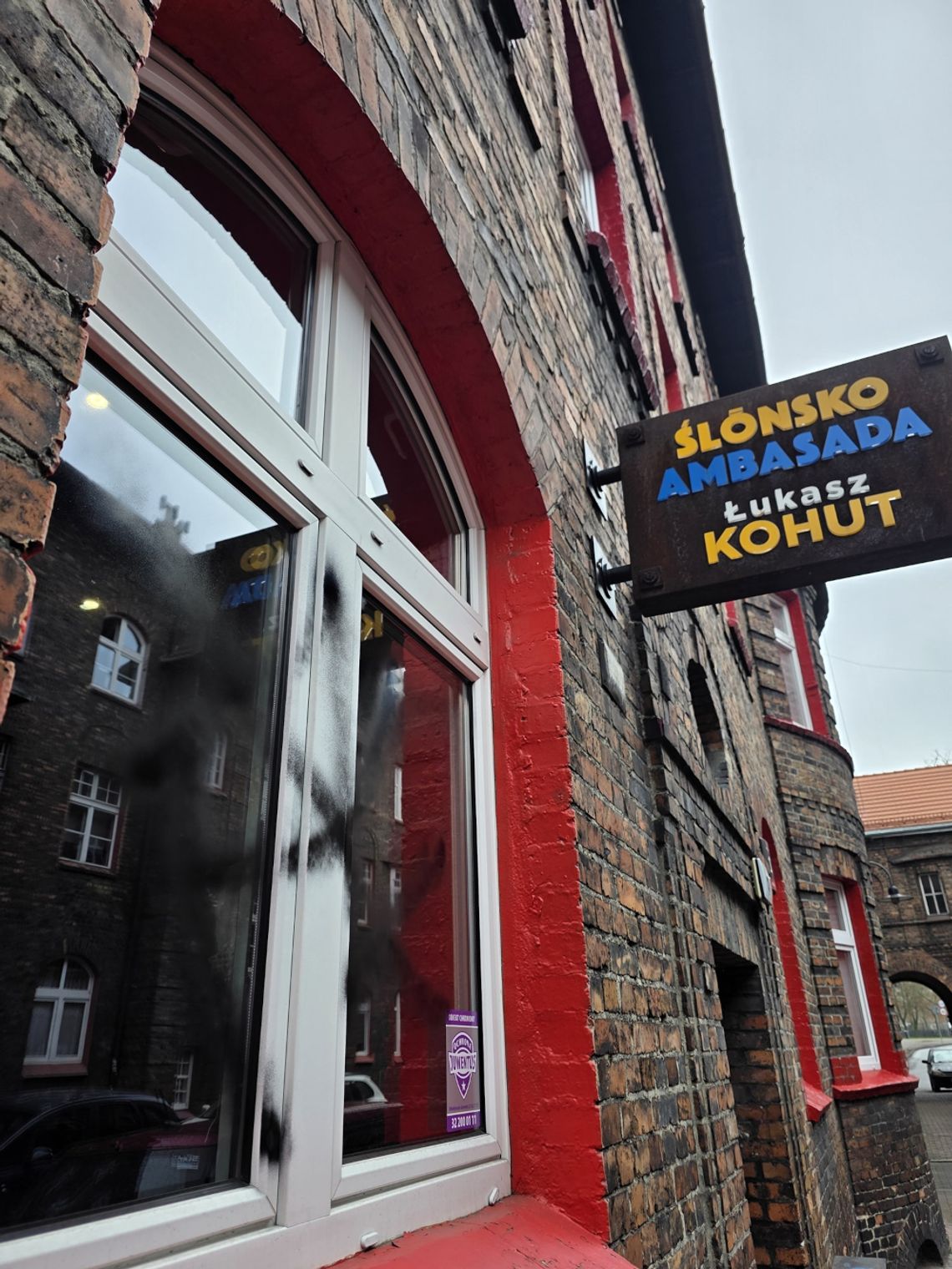 Brunatny atak na Ślōnsko Ambasada w Katowicach Brunatny atak na Ślōnsko Ambasada w Katowicach