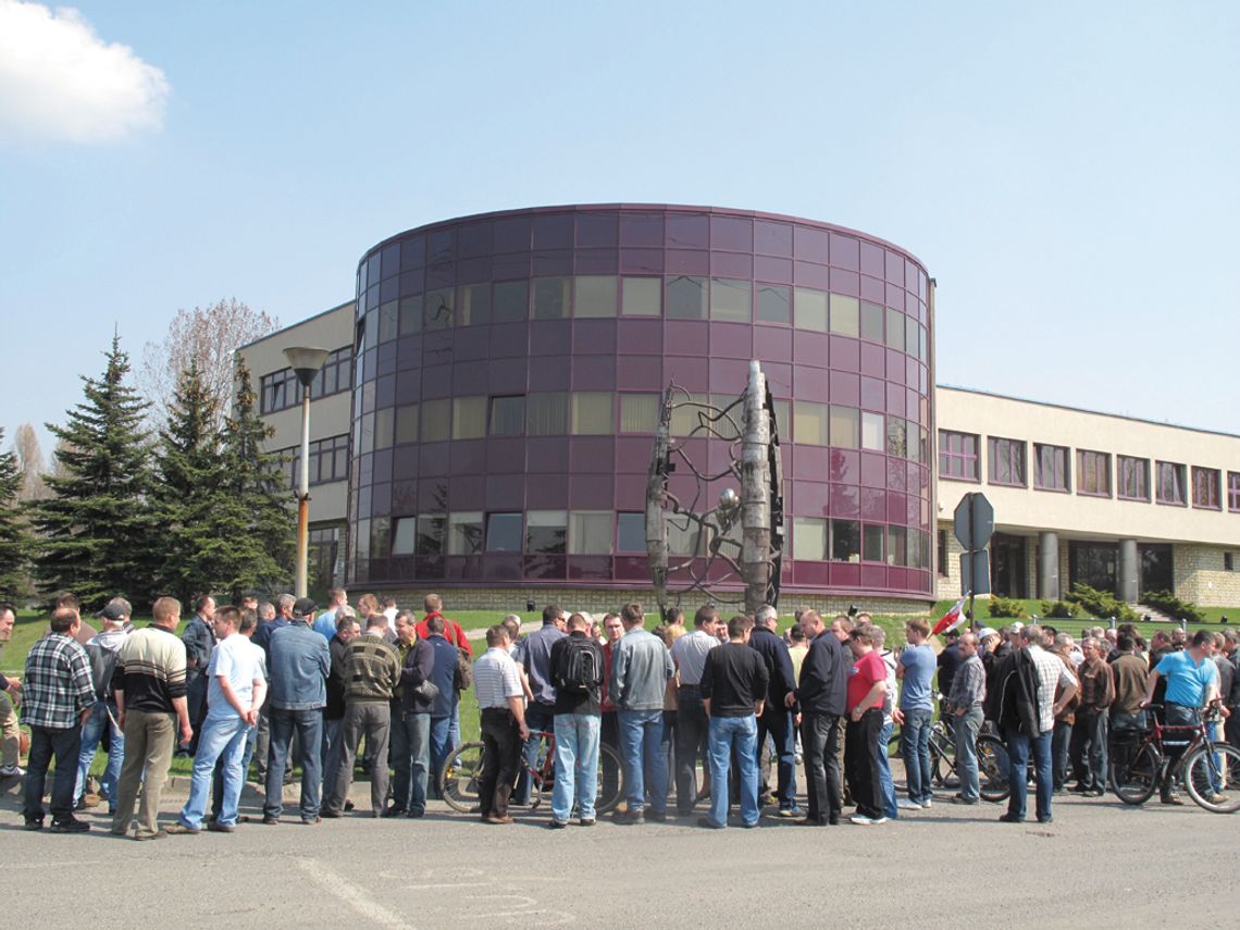 CMC ZNOWU ZWALNIA 150 OSÓB. CHOĆ ZYSKI MA OGROMNE CMC ZNOWU ZWALNIA 150 OSÓB. CHOĆ ZYSKI MA OGROMNE