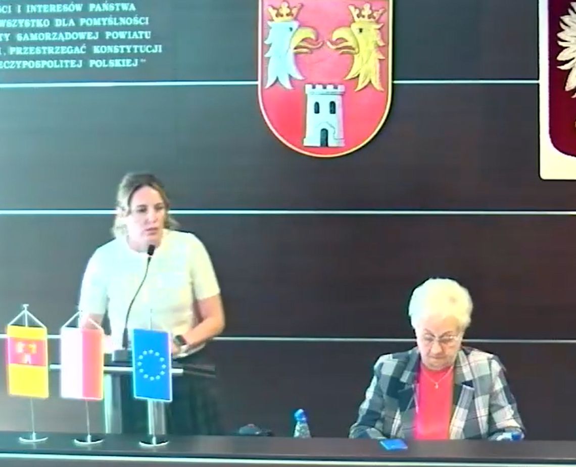 CZY KARINA PEROŃ JEST WICEDYREKTOREM? BIP SZKOŁY I GAZETKA SZKOLNA PODAJE, ŻE TAK. ALE DYREKTORKA LO ZAPRZECZA! CZY KARINA PEROŃ JEST WICEDYREKTOREM? BIP SZKOŁY I GAZETKA SZKOLNA PODAJE, ŻE TAK. ALE DYREKTORKA LO ZAPRZECZA!