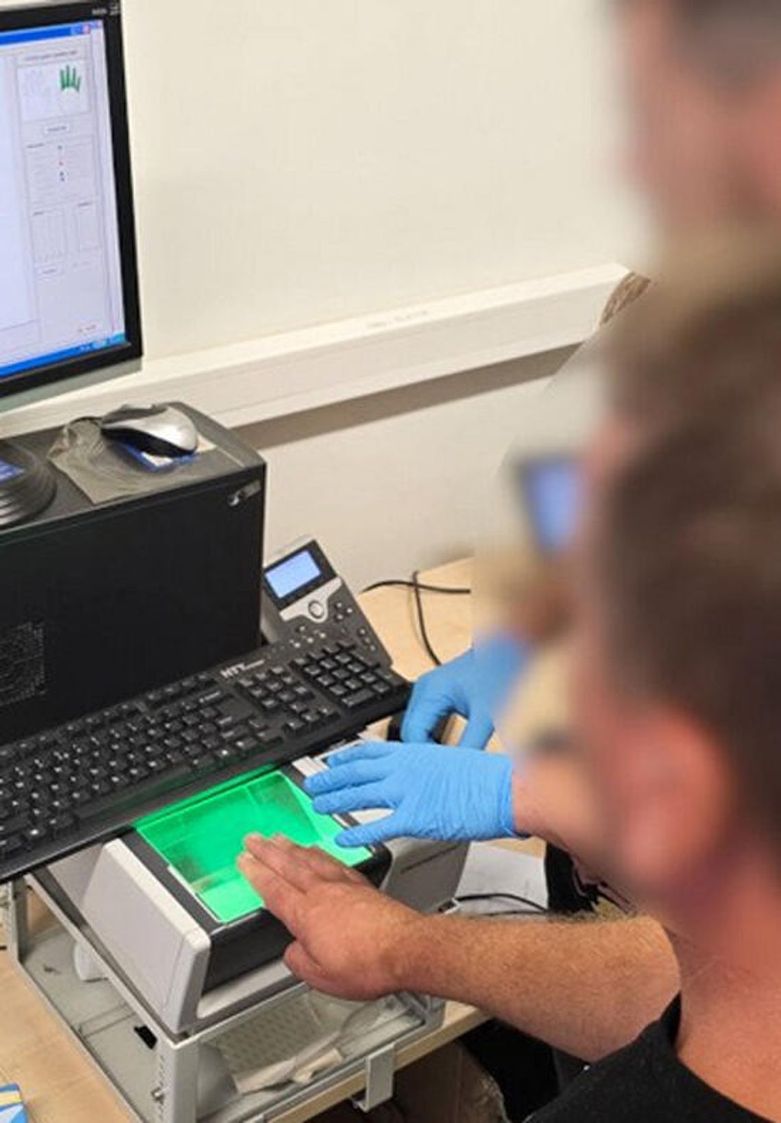 DO FAŁSZYWYCH ZWOLNIEŃ DOPISYWAŁA HISTORIE CHORÓB DO FAŁSZYWYCH ZWOLNIEŃ DOPISYWAŁA HISTORIE CHORÓB