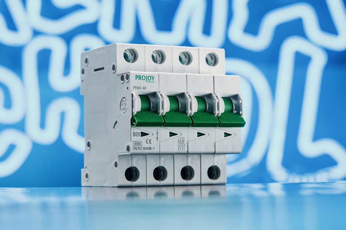 Jak dobrać zabezpieczenia elektryczne do instalacji PV? Praktyczny przewodnik (AC/DC)