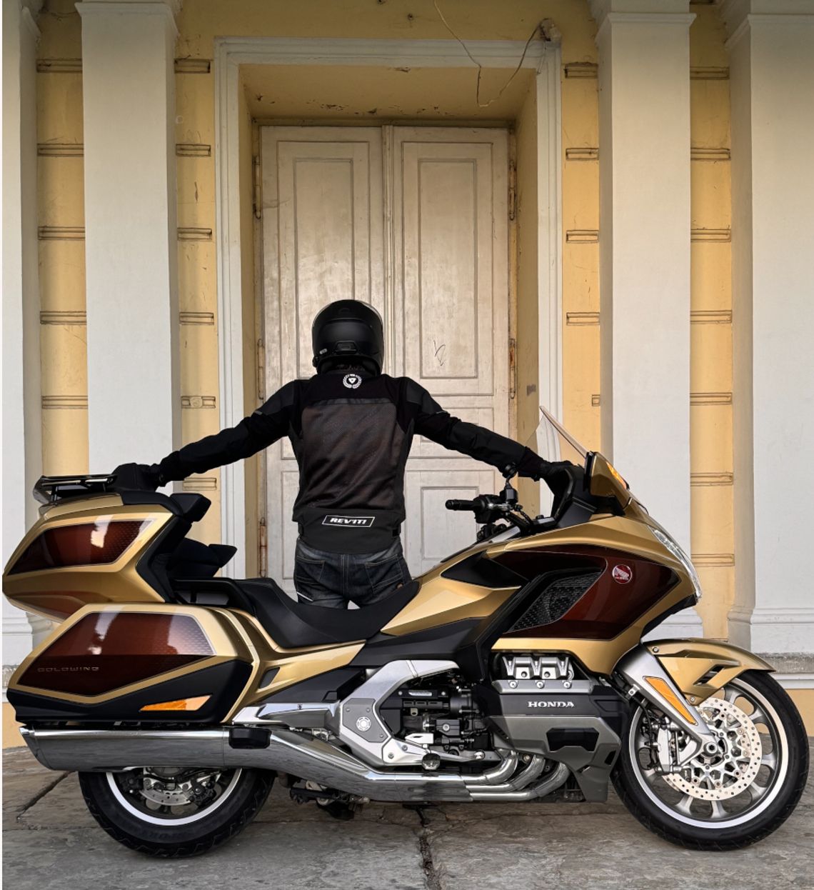 Kurtka motocyklowa na ekstremalne upały. Wybraliśmy REVI’T! OD RATKA MOTOCYKLE