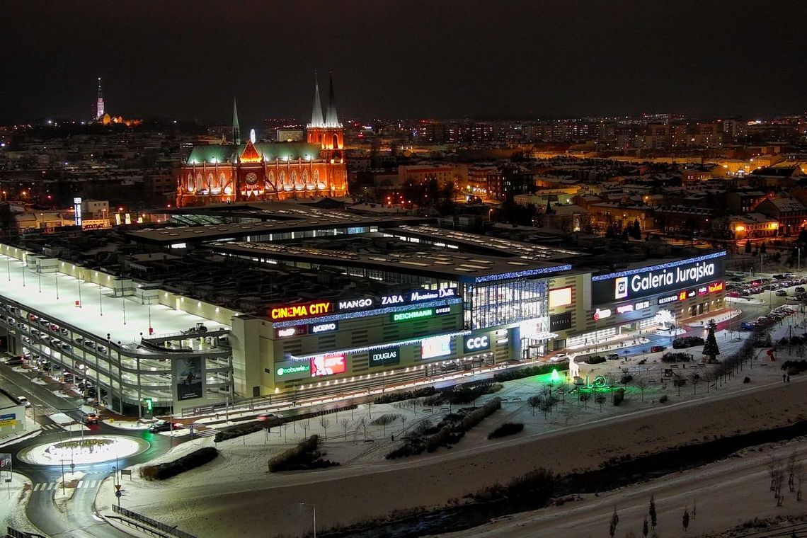 Mikołajki w Jurajskiej. Rozbłyśnie „Magiczne Drzewko Dobra” Mikołajki w Jurajskiej. Rozbłyśnie „Magiczne Drzewko Dobra”