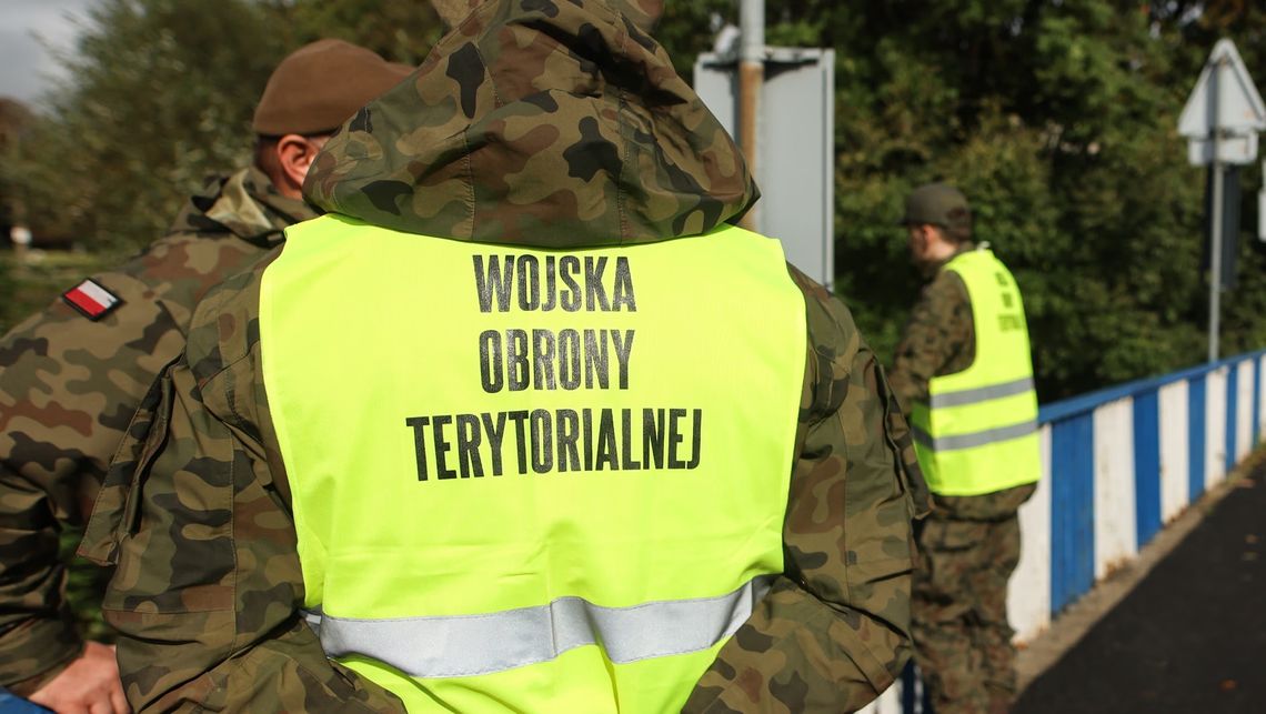 Atak dronów na Polskę. Najbliższe spadły na  południe od Łodz