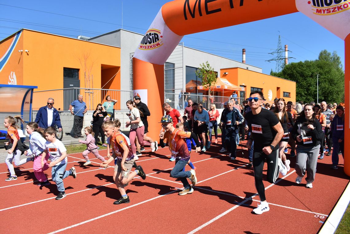 MYSZKÓW. BIEG PO ZDROWIE TYM RAZEM NIE NA DOTYKU JUYRY ALE NA STADIONIE MIEJSKIM