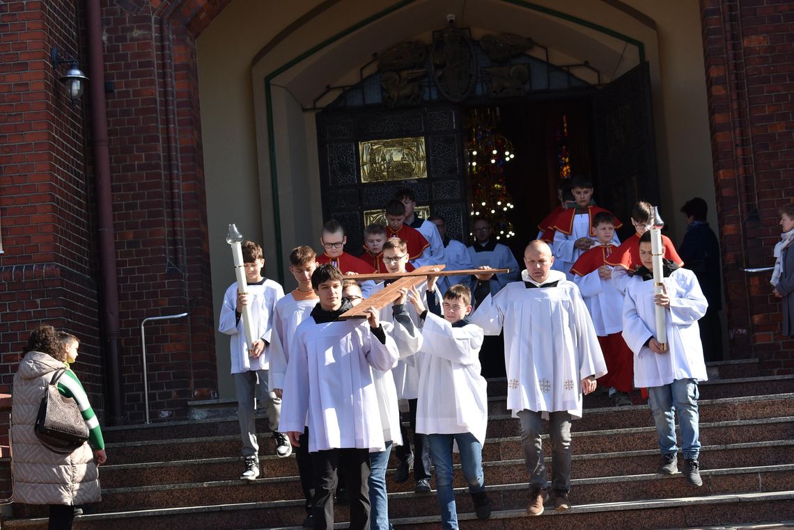 MYSZKÓW. DROGA KRZYŻOWA ULICAMI MIASTA, W PARAFII ŚW. STANISŁAWA BISKUPA I MĘCZENNIKA.  ZDJĘCIA