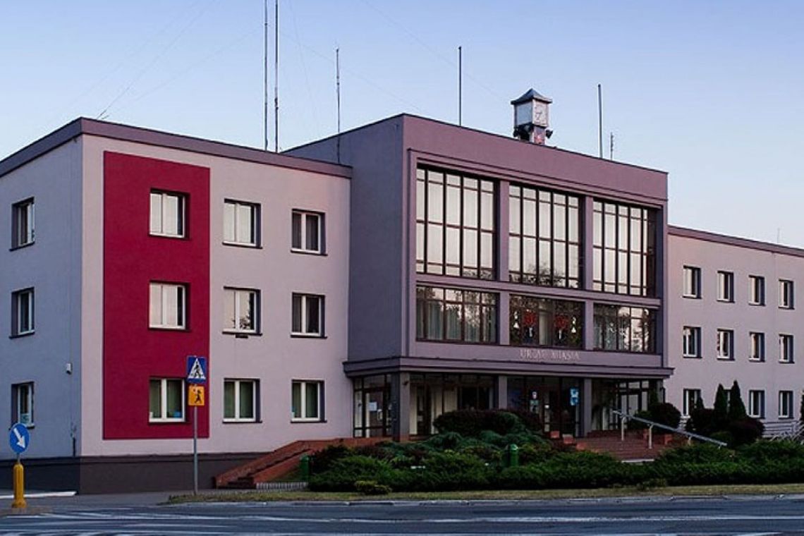 MYSZKÓW. EWEAKUACJA URZĘDU MIASTA, ALARM BOMBOWY