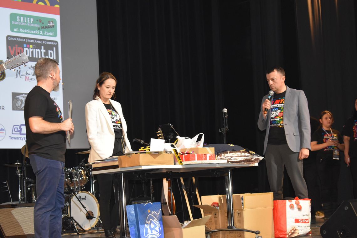 MYSZKÓW. FINAŁ WIELKIEJ ORKIESTRY ŚWIĄTECZNEJ POMOCY W MIEJSKIM DOMU KULTURY. LICYTACJA PRZEDMIOTÓW PODAROWYCH NA WOŚP. ZDJĘCIA MYSZKÓW. FINAŁ WIELKIEJ ORKIESTRY ŚWIĄTECZNEJ POMOCY W MIEJSKIM DOMU KULTURY. LICYTACJA PRZEDMIOTÓW PODAROWYCH NA WOŚP. ZDJĘCIA