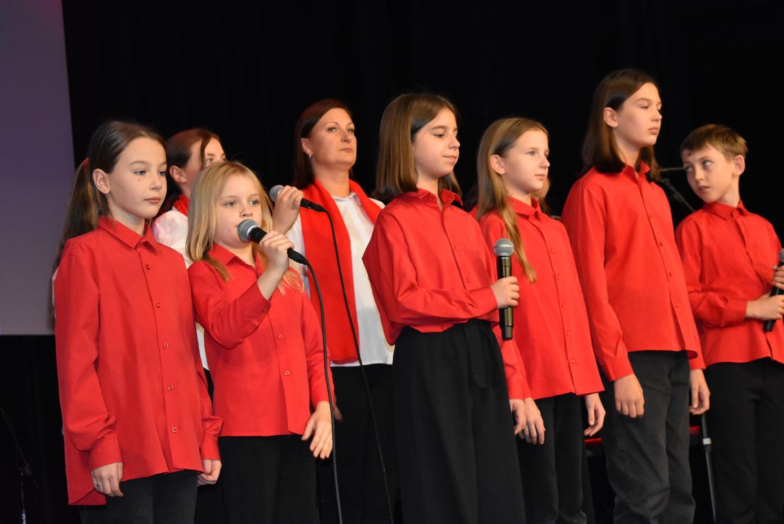 MYSZKÓW. KONCERT GALOWY XXVIII WOJEWÓDZKIEGO FESTIWALU PIEŚNI PATRIOTYCZNEJ. LISTA LAUREATÓW.  ZDJĘCIA