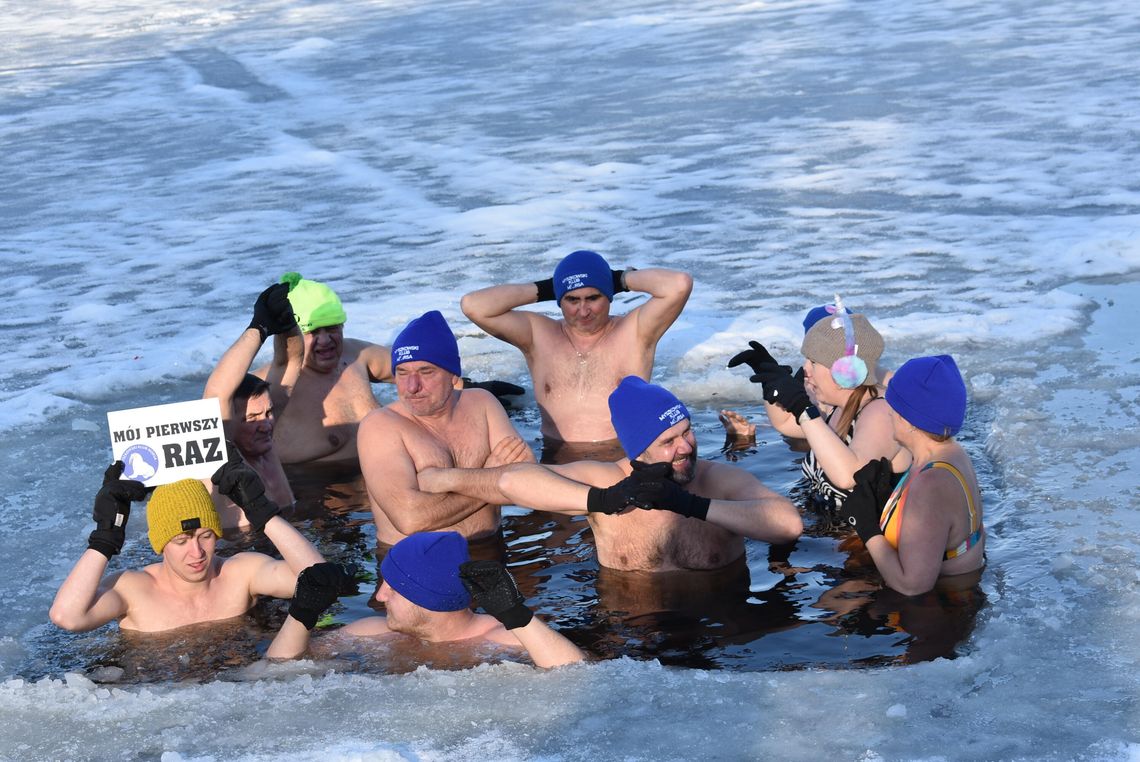 MYSZKÓW. NIEDZIELNE, SŁONECZNE, MROŹNE MORSOWANIE MYSZKOWSKICH MORSÓW. ZDJĘCIA