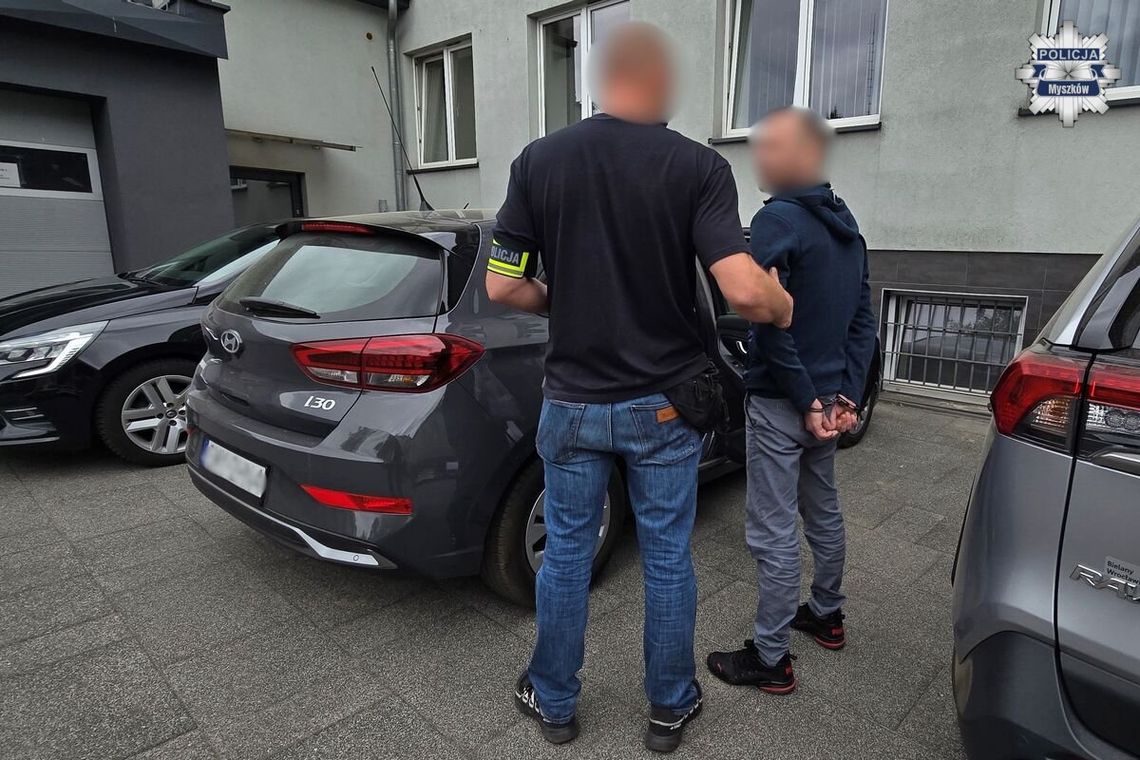 MYSZKÓW. PIJANY KIEROWCA (3,5 PROMILA ALKOHOLU W ORGANIZMIE) UCIEKAŁ PRZED POLICJĄ. MIAŁ JUŻ DOŻYWOTNI ZAKAZ PROWADZENIA POJAZDÓW ZA JAZDĘ PO PIJANEMU