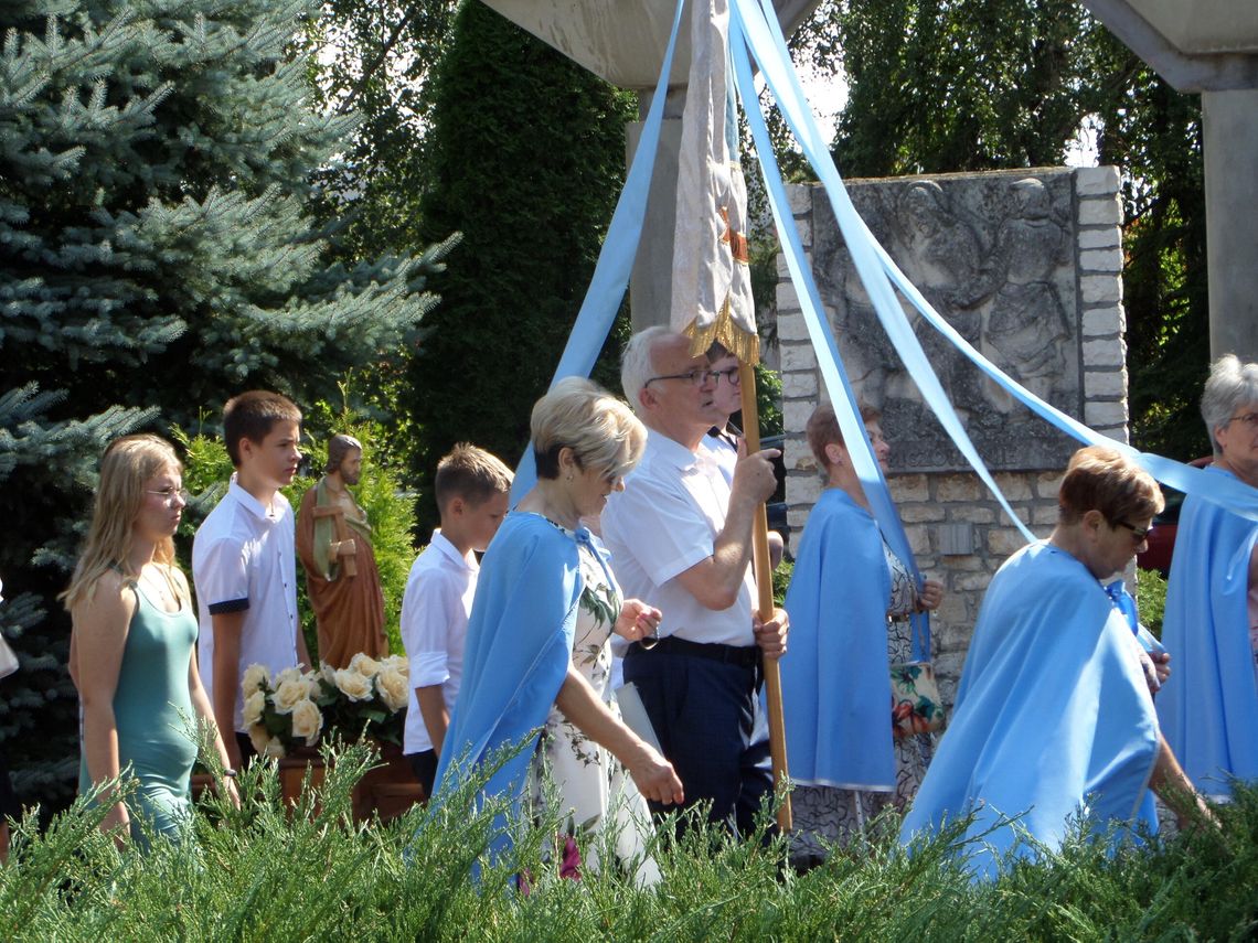 MYSZKÓW. PROCESJA ODPUSTOWA W PARAFII NARODZENIA NAJŚWIĘTSZEJ MARYI PANNY ZDJĘCIA