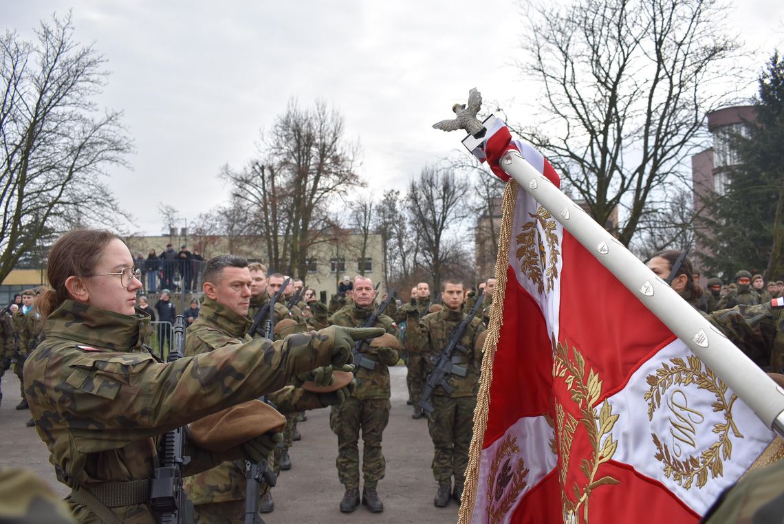 MYSZKÓW.  PRZYSIĘGA ŻOŁNIERZY 13  ŚLĄSKIEJ BRYGADY WOJSK OBRONY TERYTORIALNEJ. ZDJĘCIA