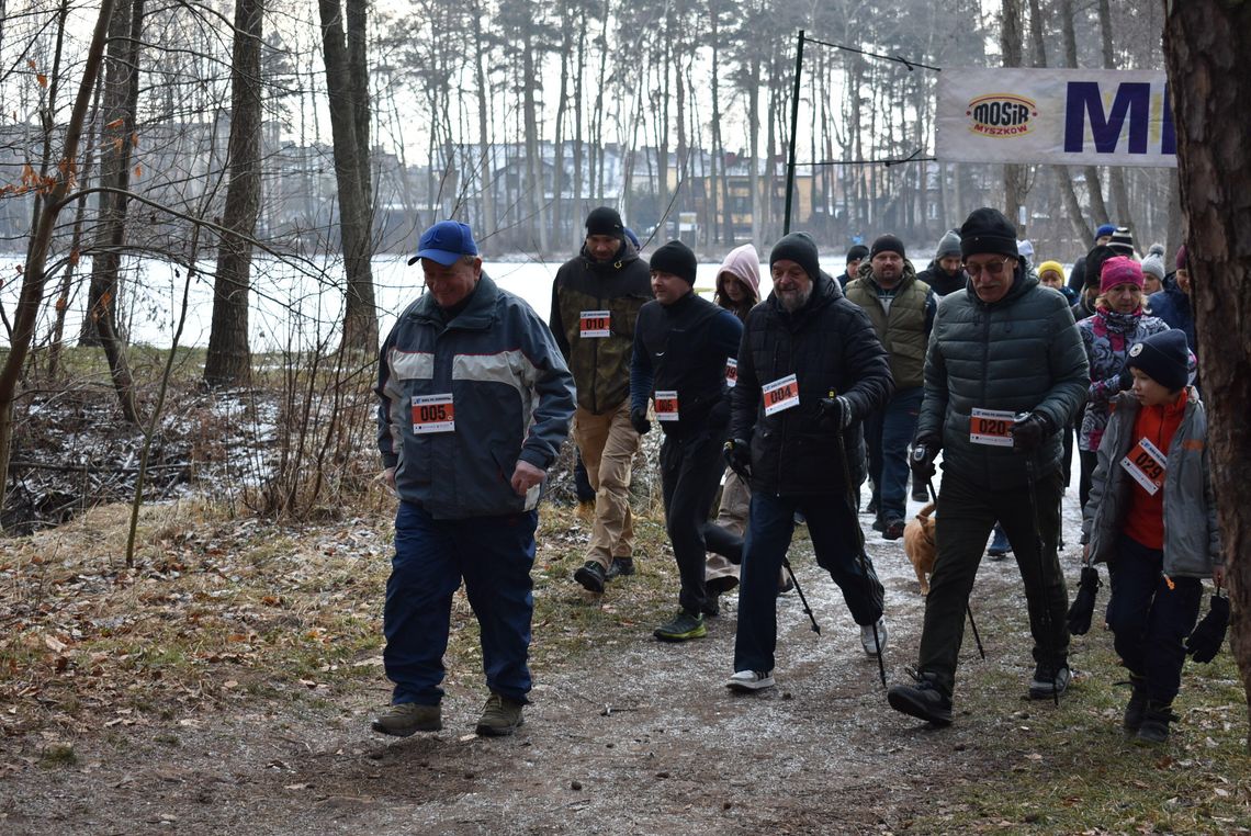 MYSZKÓW. WALENTYNKOWY, MROŹNY BIEG PO ZDROWIE NA DOTYKU JURY. ZDJĘCIA